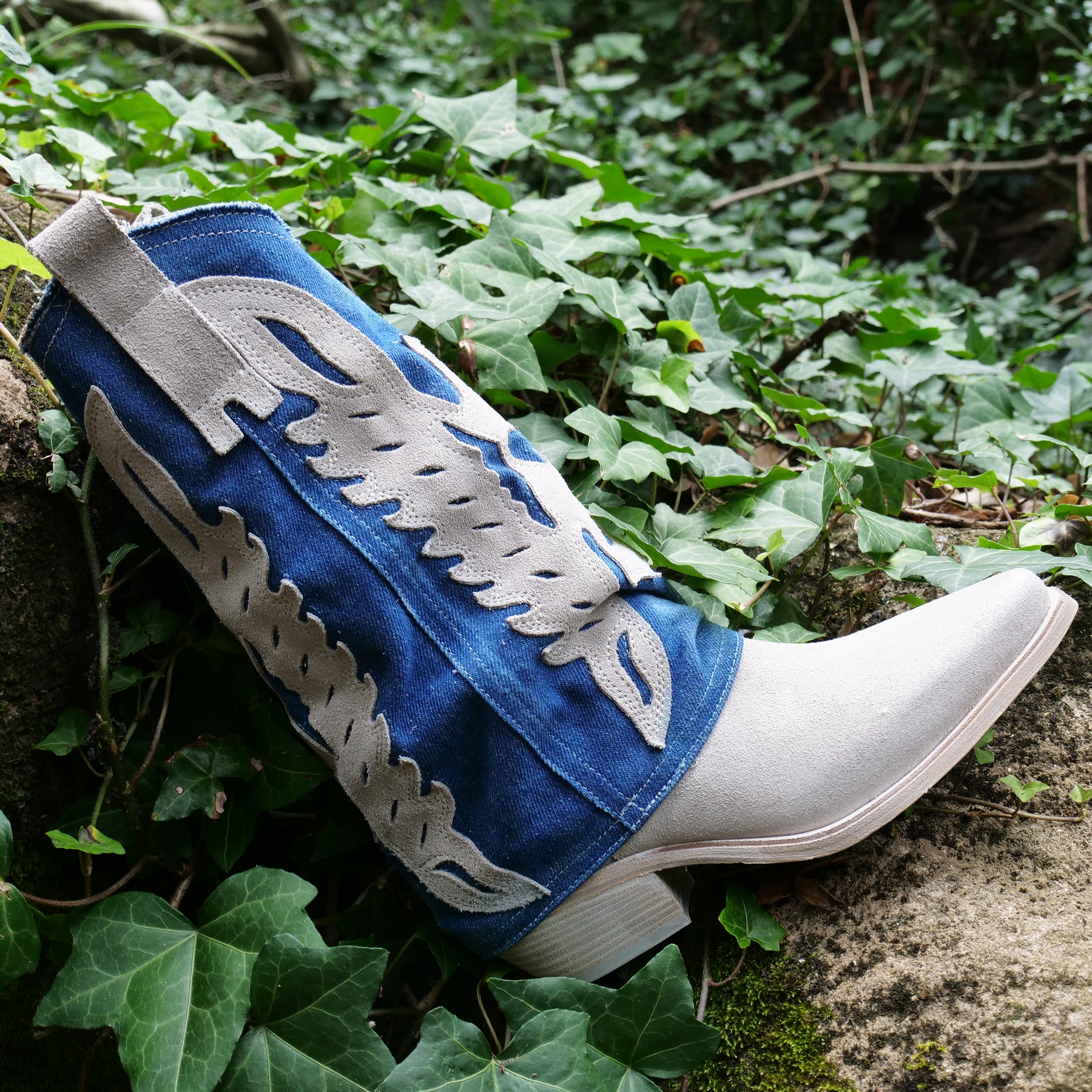 IZEL679 - OFF WHITE EAGLE
