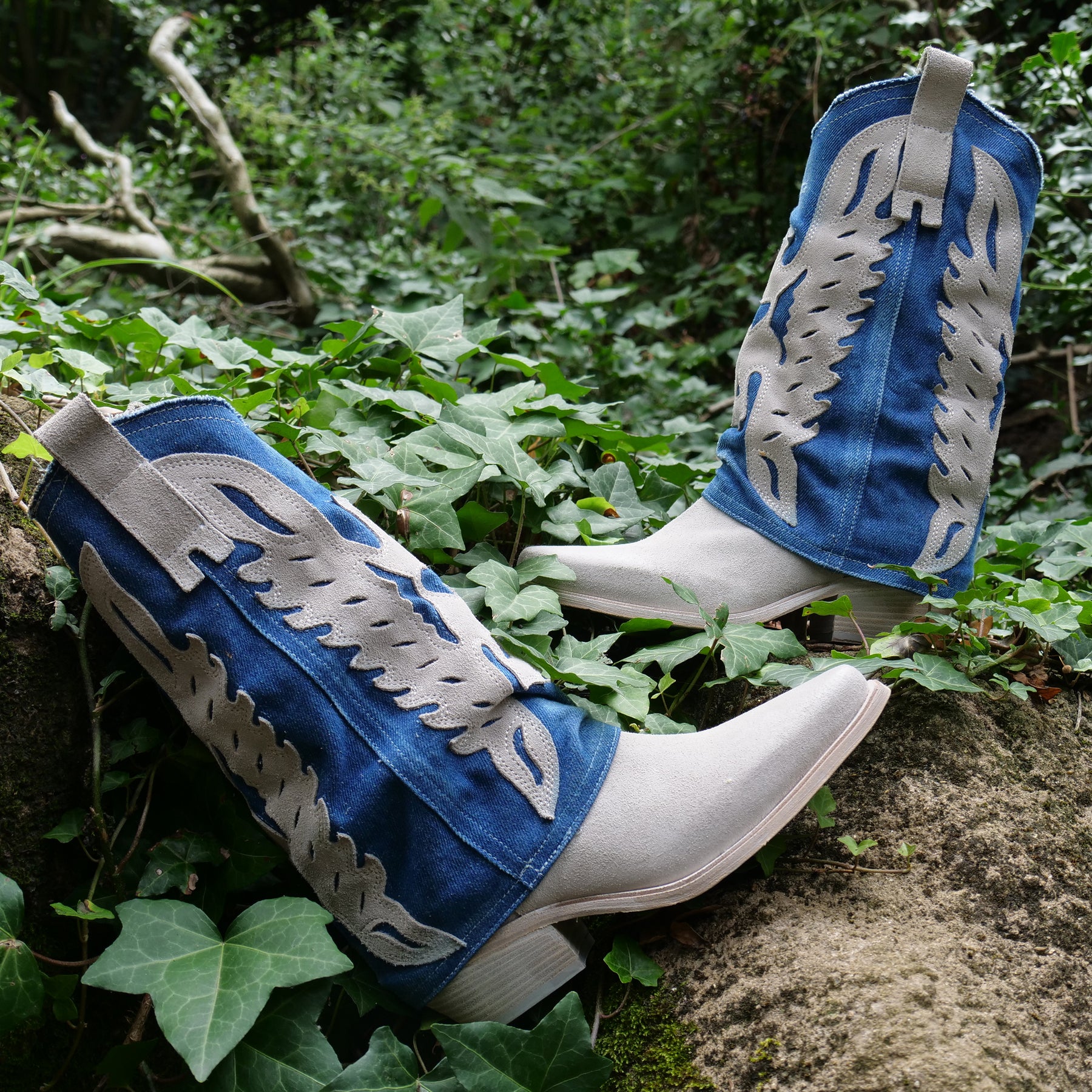 IZEL679 - OFF WHITE EAGLE