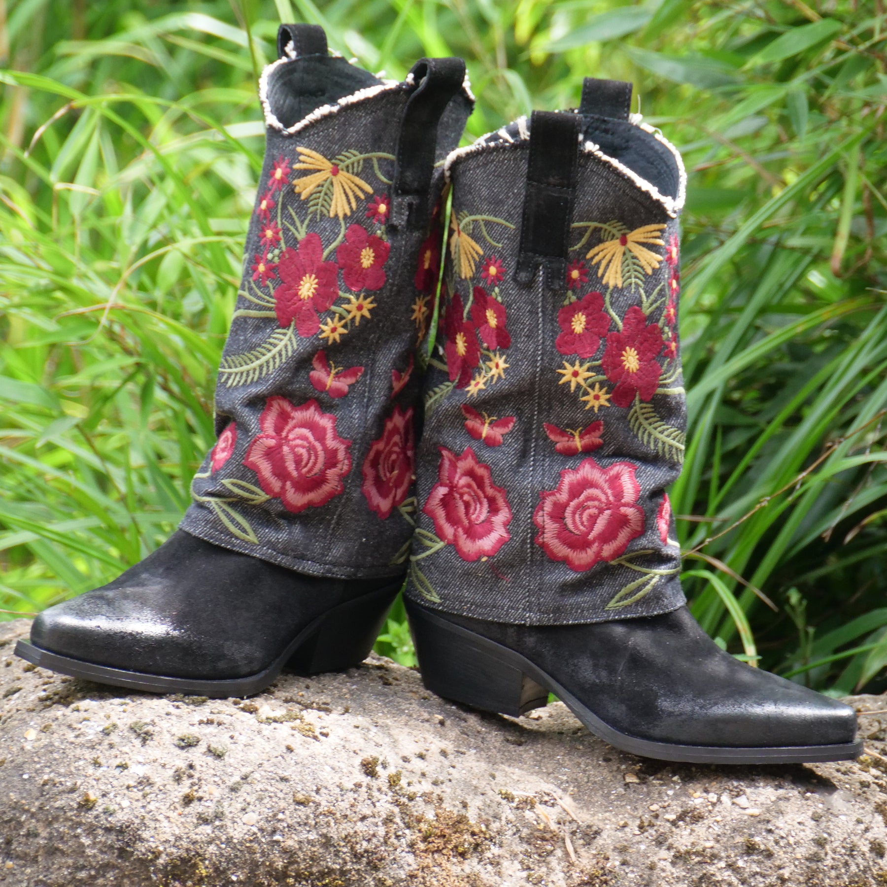 IZEL2021 - Flora Noir