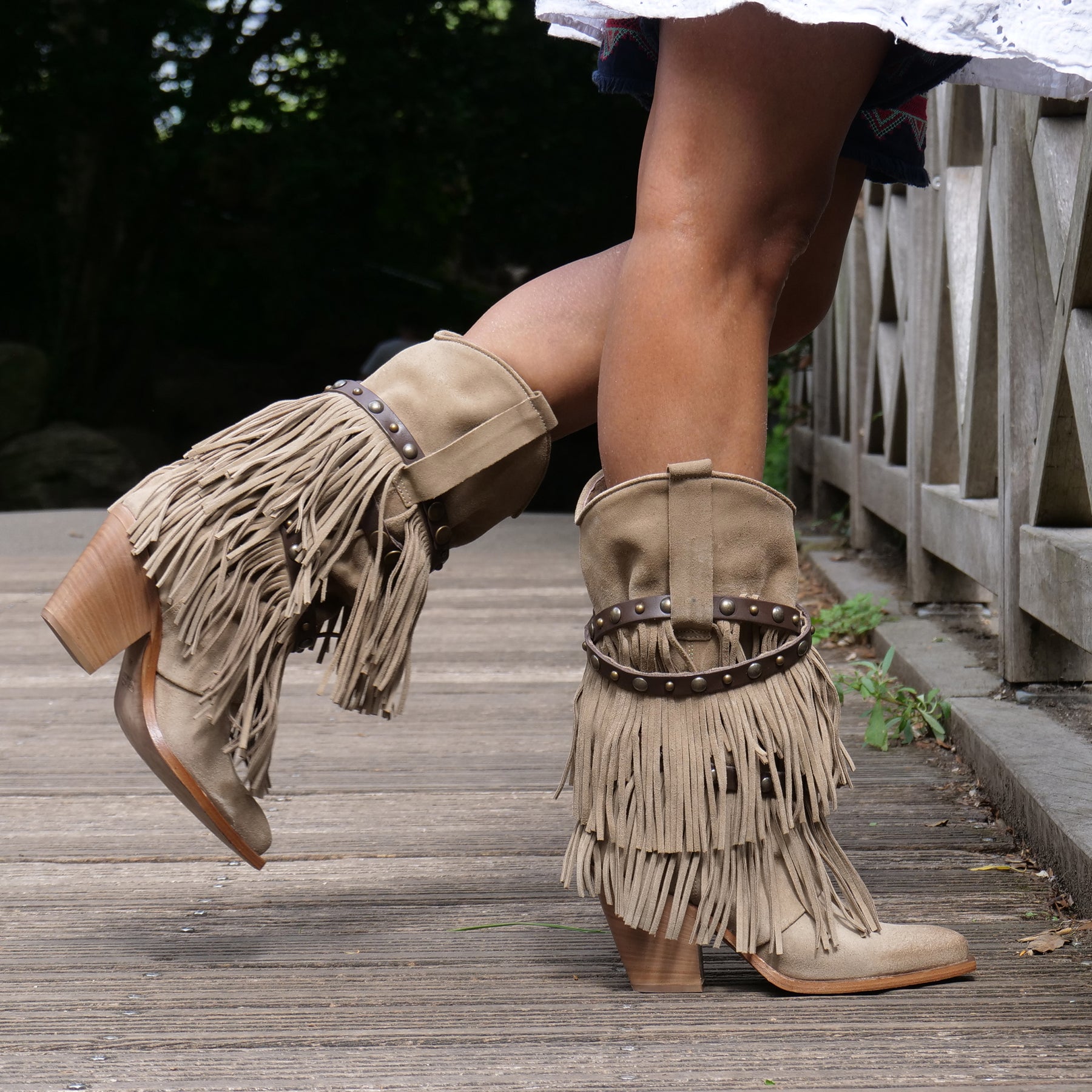 XD2128 - Dove Triple Layered Fringe