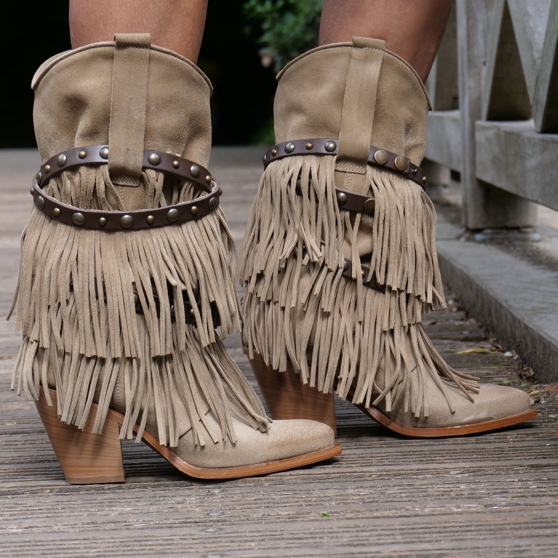 XD2128 - Dove Triple Layered Fringe