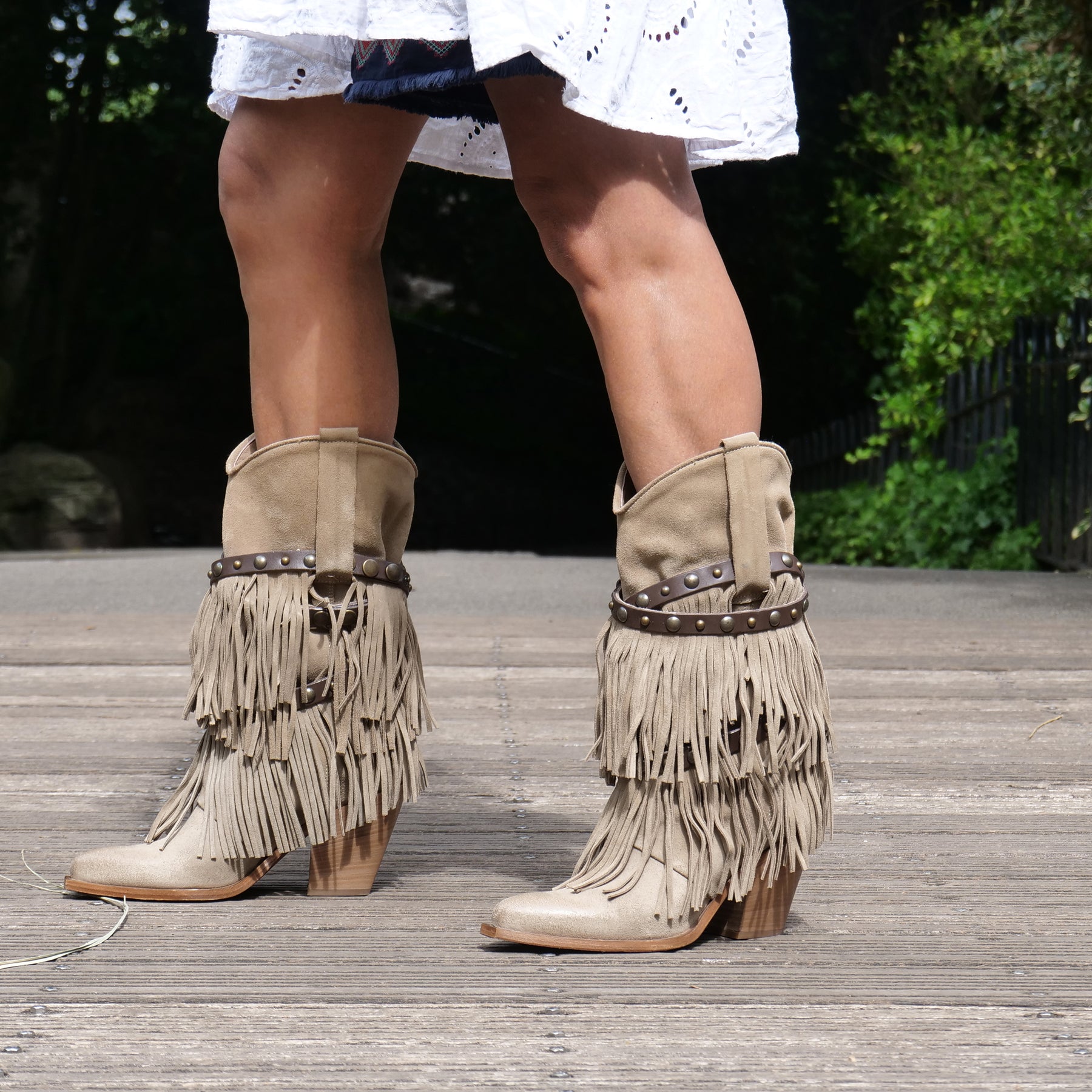 XD2128 - Dove Triple Layered Fringe