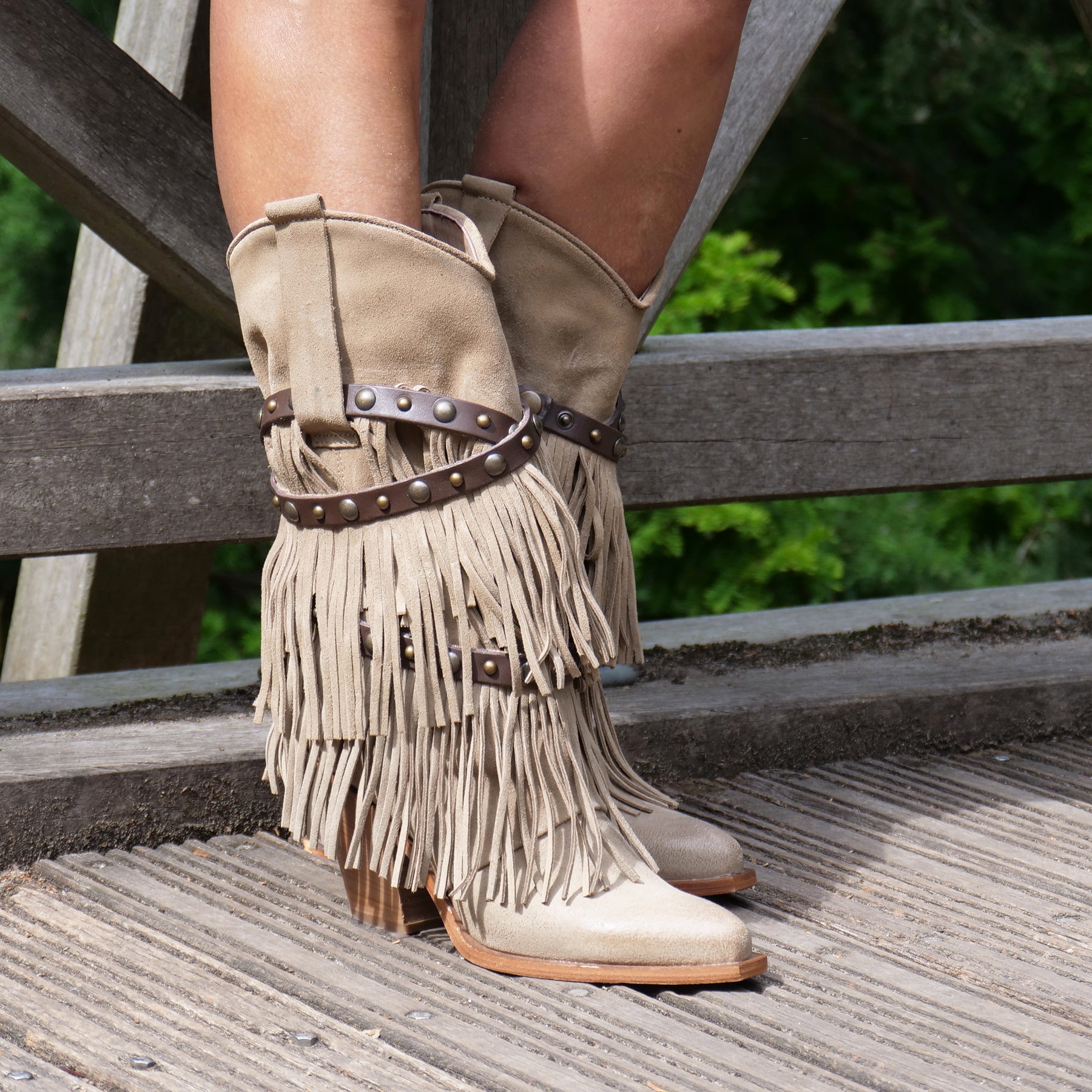 XD2128 - Dove Triple Layered Fringe