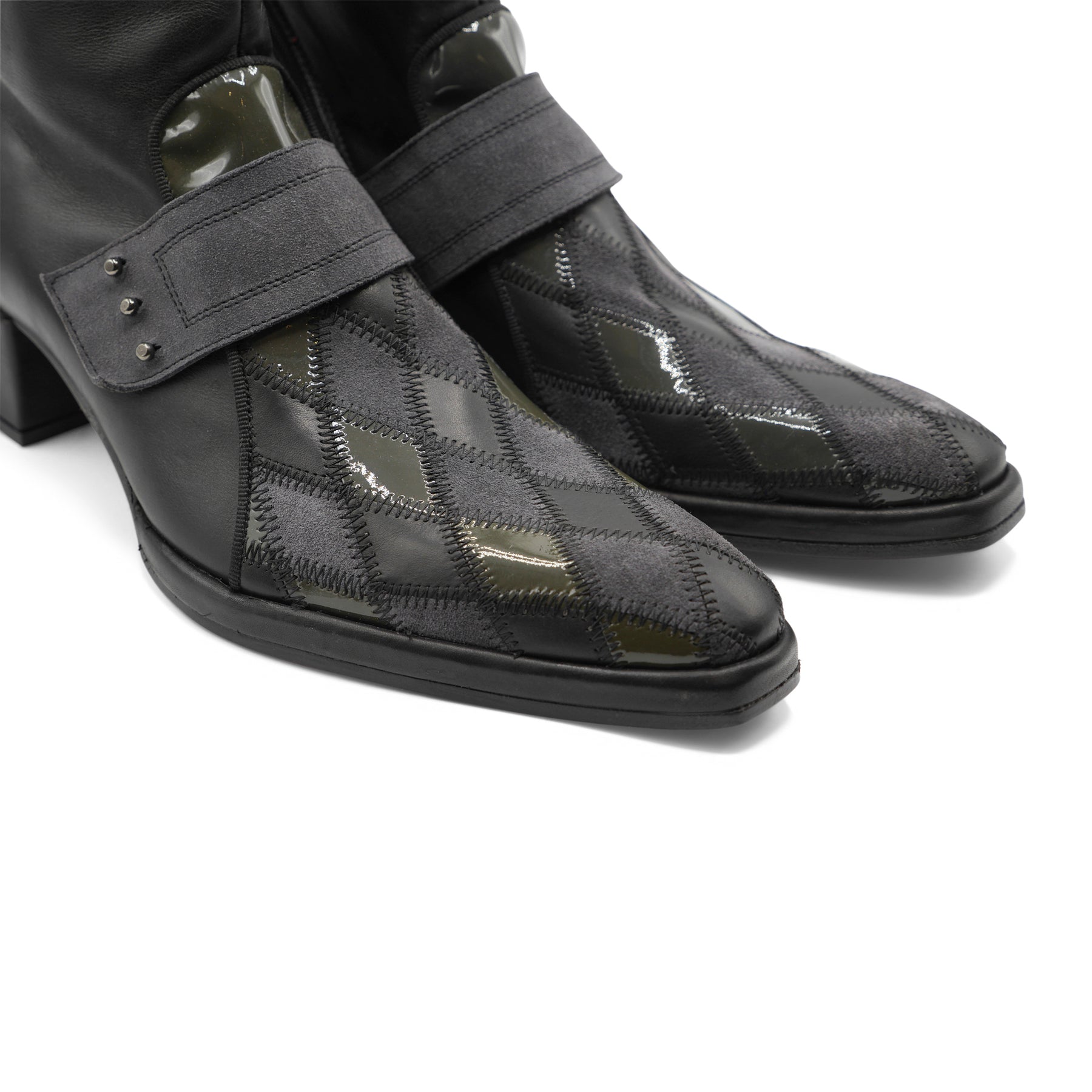 J3341 - Grey Harlequin
