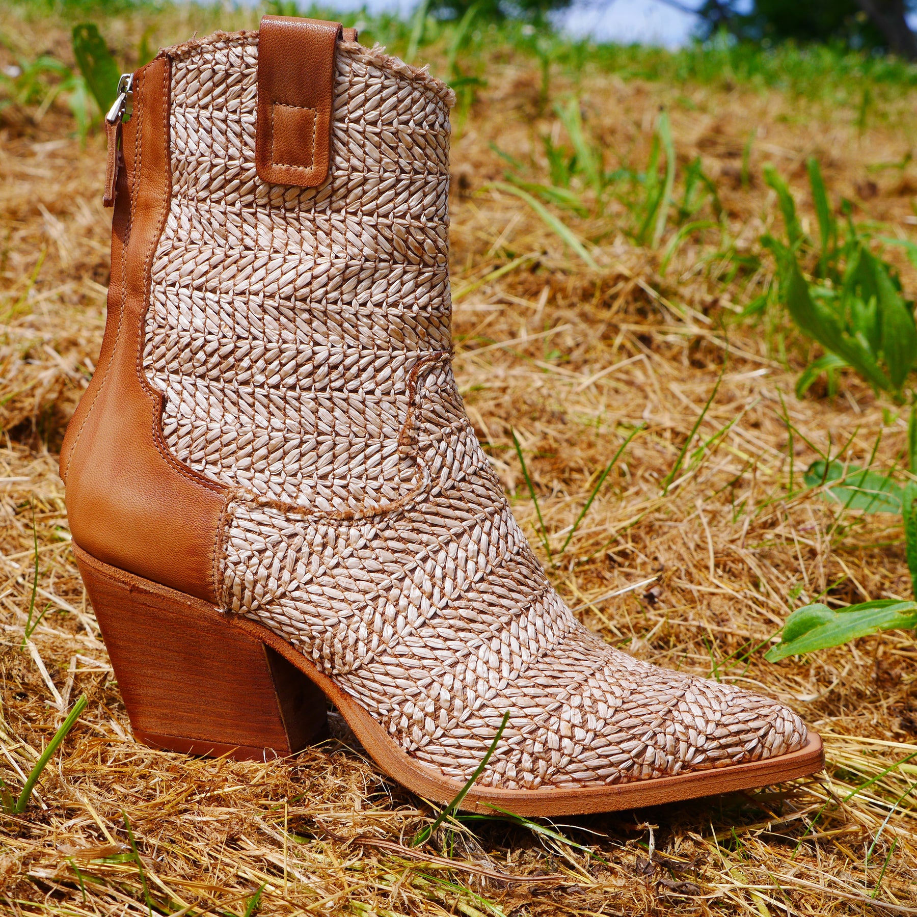 M702M23 - Beige Hessian Ankle Boot