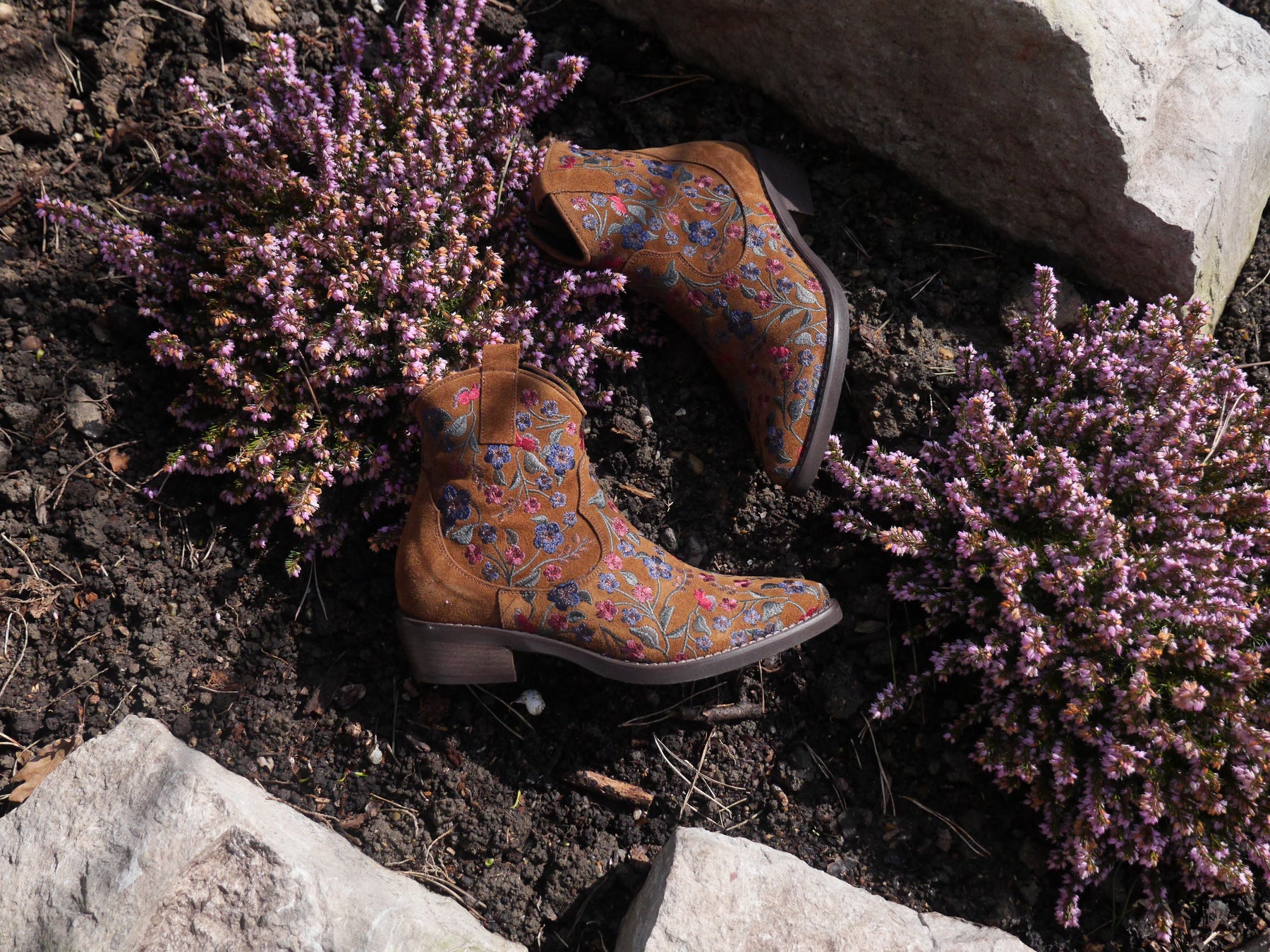 374Z15 - Brown Floral Suede Cowboy