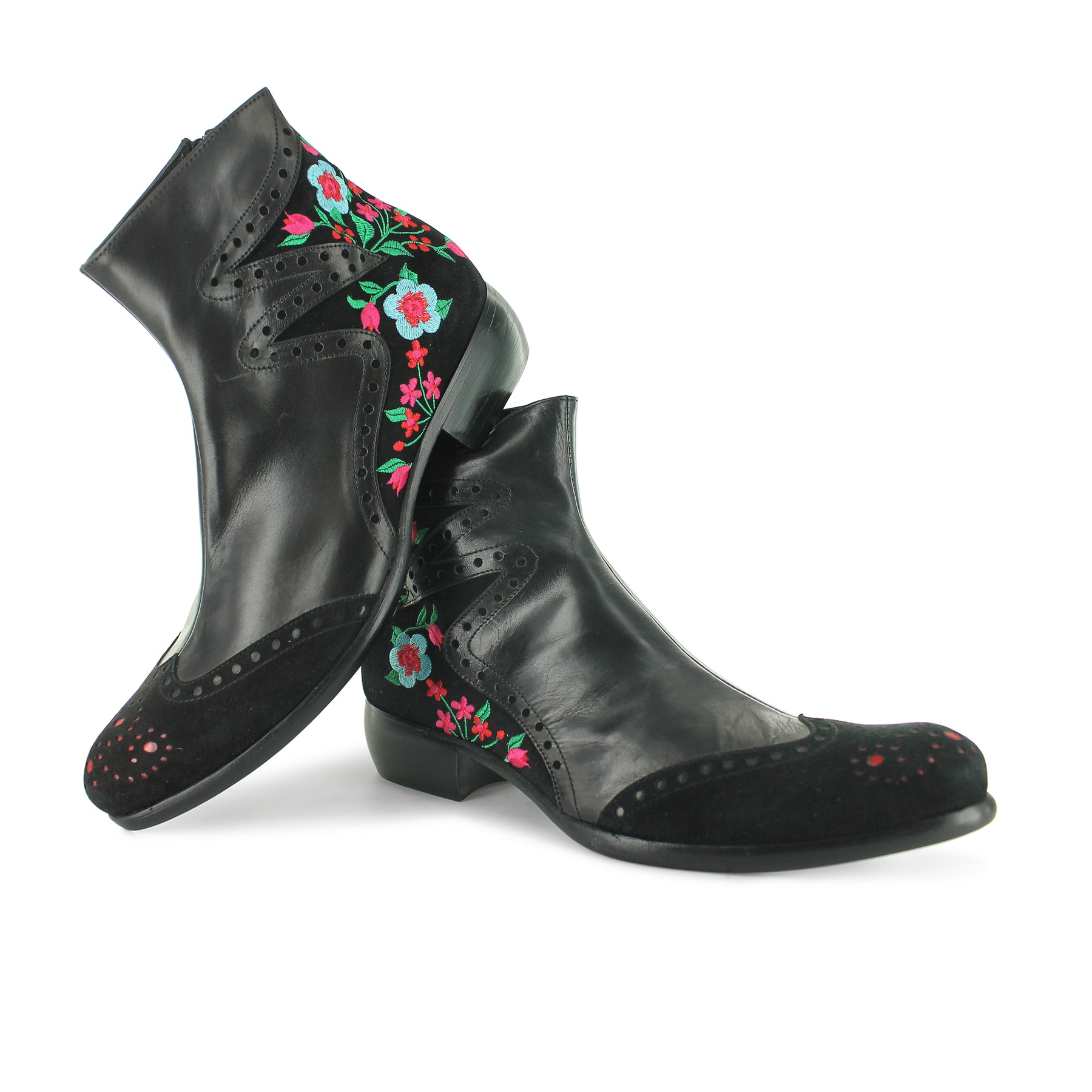 J32605 - Black Floral