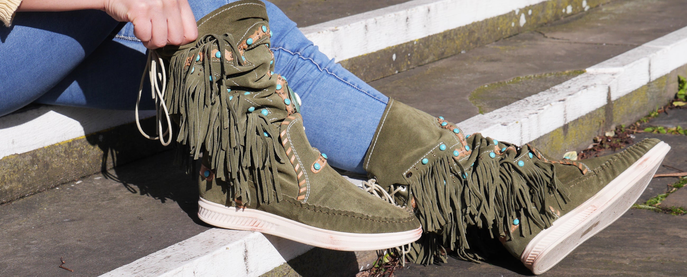 WOMEN'S MOCCASIN BOOTS