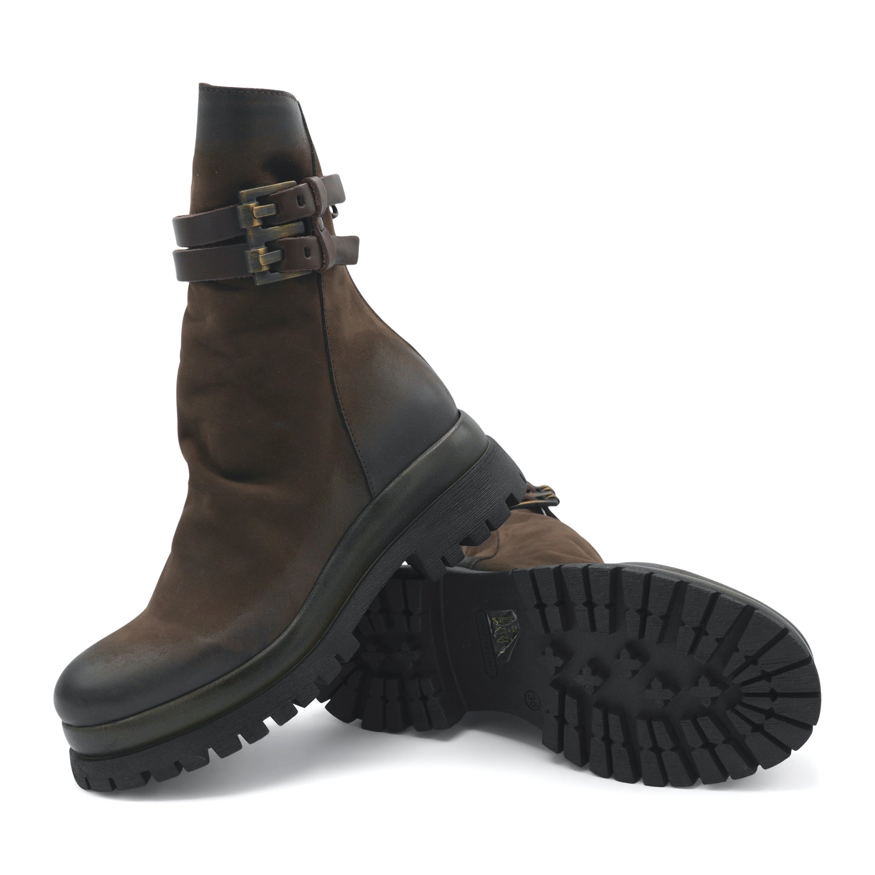 NV929 - Nubuck Chocolate Brown