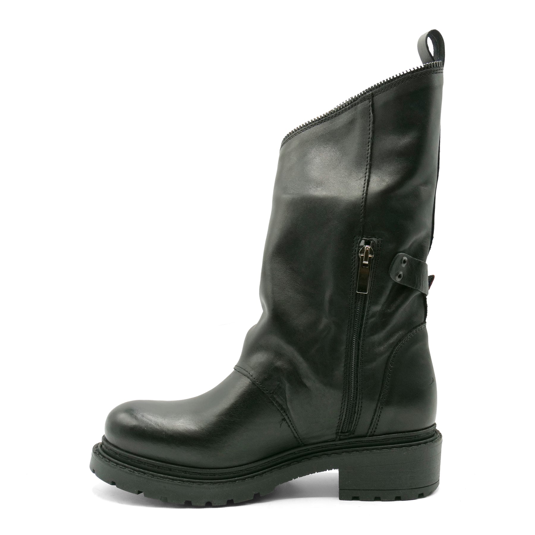 MA19 - Vitello Black Biker