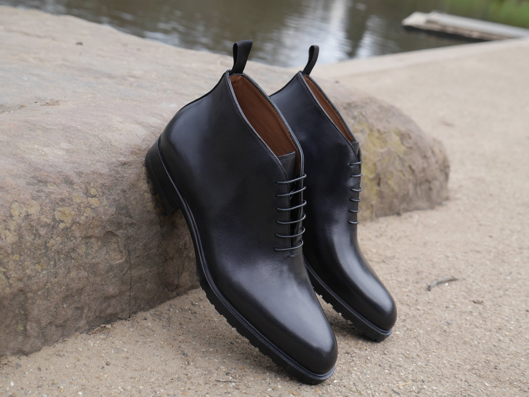 T698 - Chukka Leather Boot Black